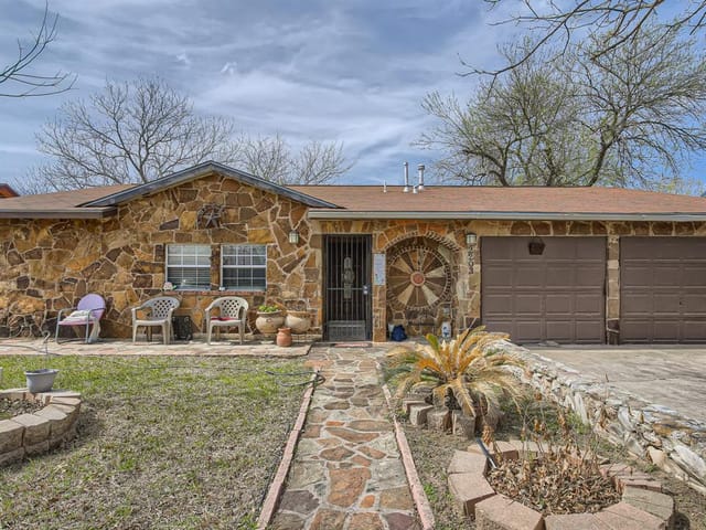 2203 Dove Springs Dr