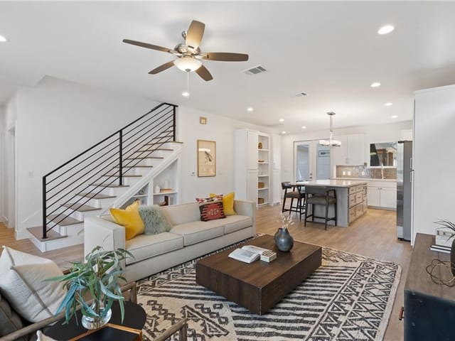 2203 Mimosa Dr