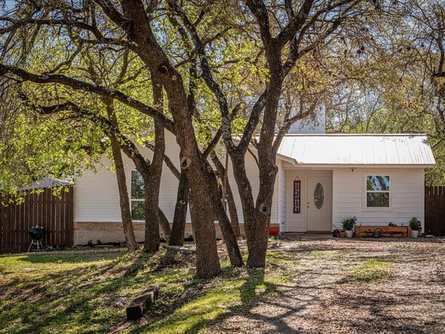 2203 Red Fox Rd