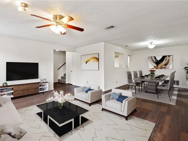2203 Walsh Tarlton Ln