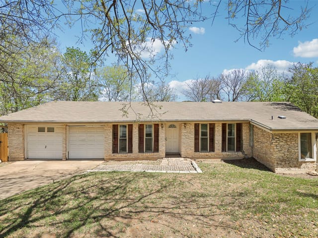 2204 Bahia Cir