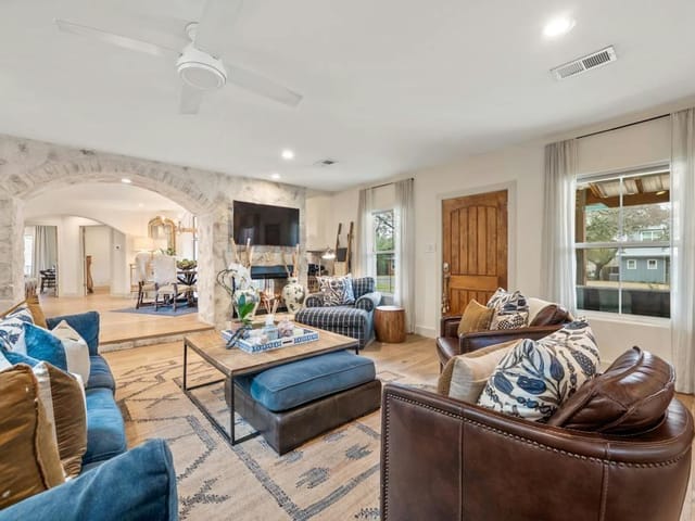 2204 Balboa Rd