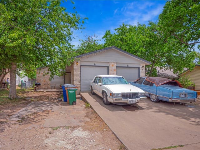 2204 Donahue Ln Unit #A & B