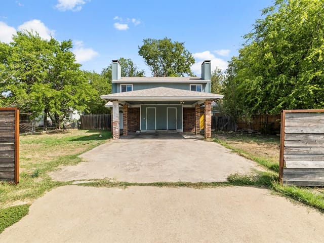 2204 E Stassney Ln