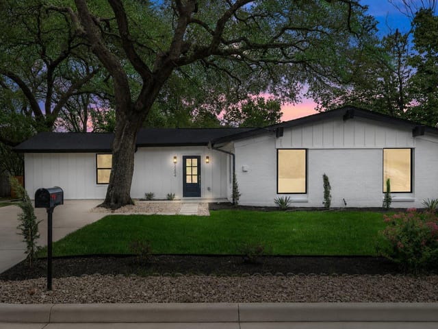 2204 Fair Oaks DR