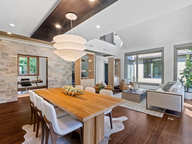 2204 Meadowbrook DR