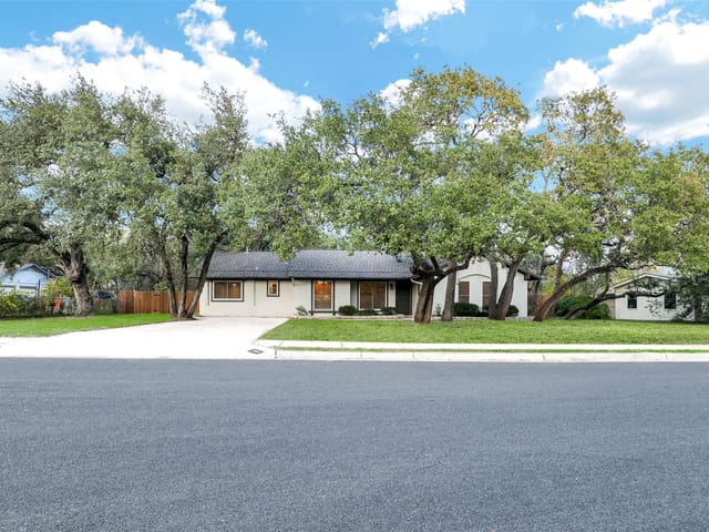 2204 Mimosa Dr