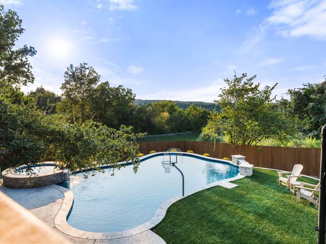 2204 Rimrock DR