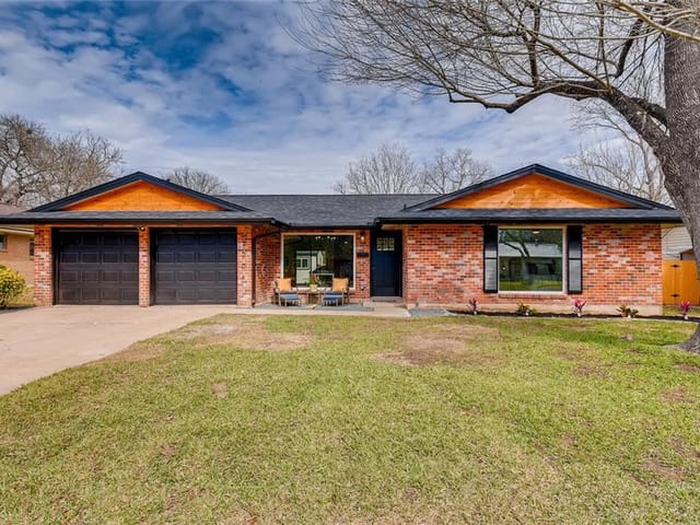 2204 Village Way Dr
