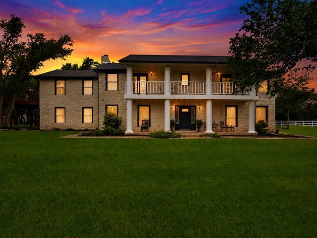 2204 Walsh DR