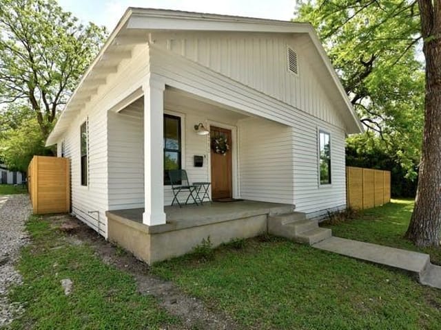 2205 Alamo St