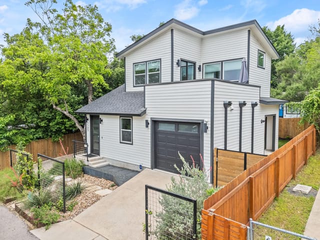 2205 E 18th St Unit #2