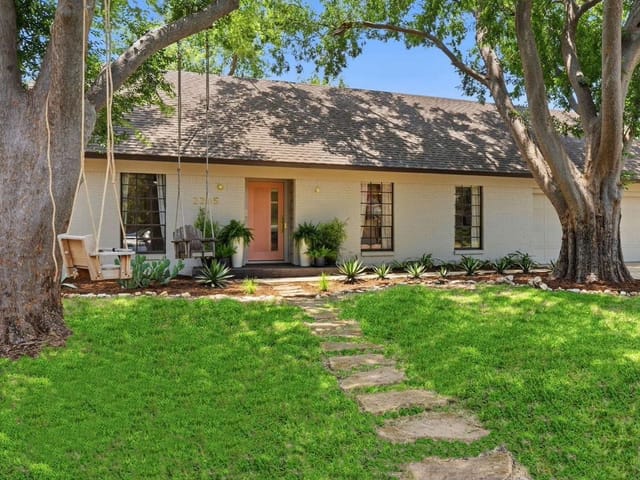 2205 Laramie TRL