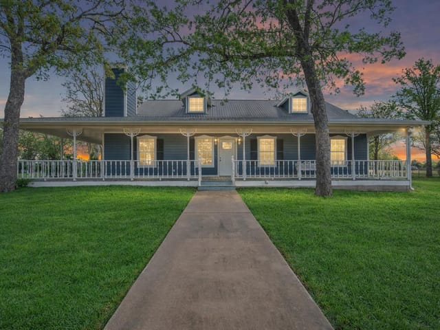 2205 S US Highway 77