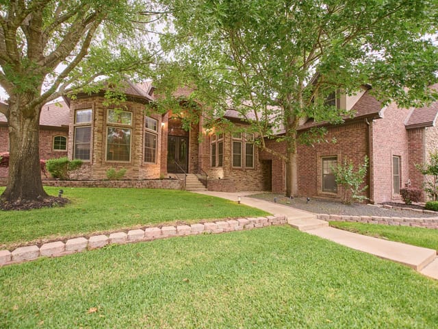 2205 Sunrise DR