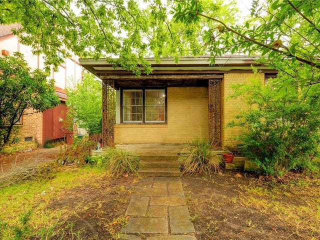 2206 Euclid Ave