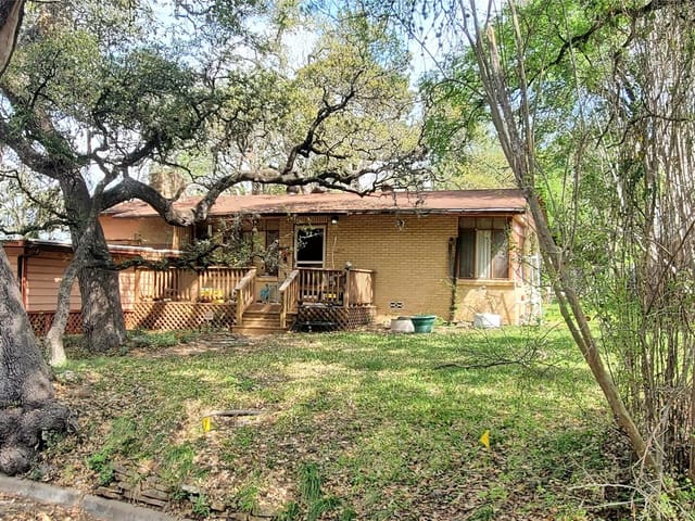 2206 La Casa Dr