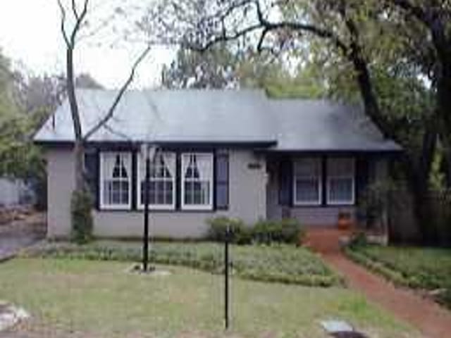 2206 W. 9TH ST