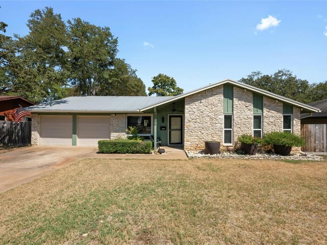 2206 Whitestone Dr