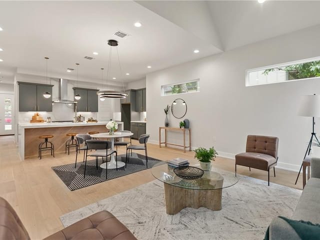 2206 Willow St Unit #1