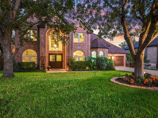 2207 Cliffs Edge DR