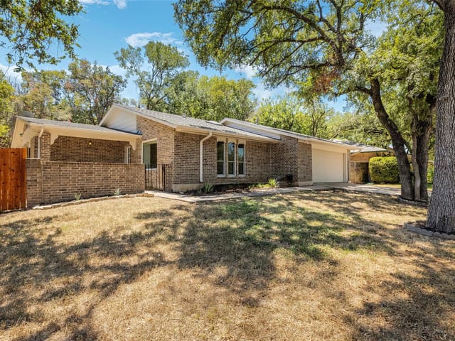 2207 Forest Bend DR