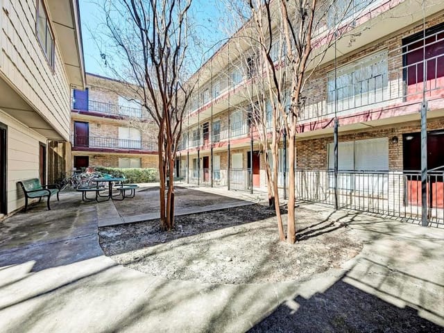2207 Leon St Unit #306