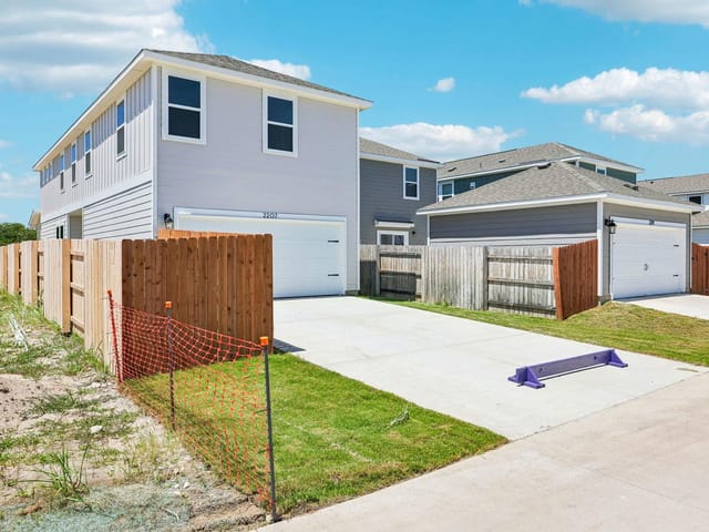 2207 Oscar Eli PL