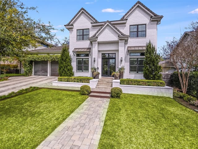 2208 Greenlee Dr