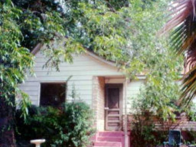 2208 IVA Ln