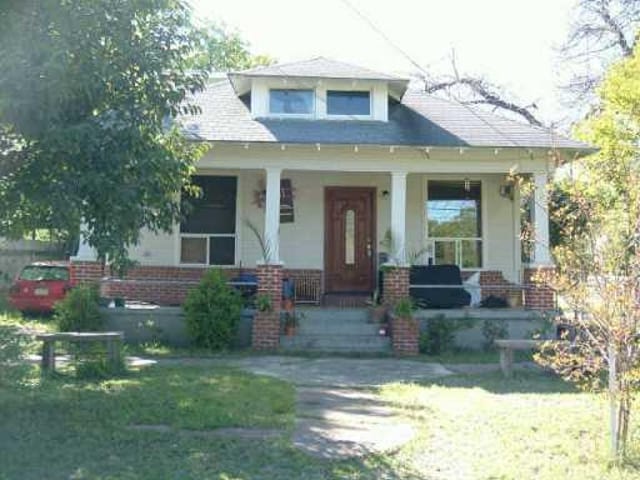 2208 S 2nd St