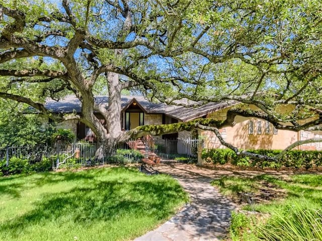 2209 Cypress Pt E