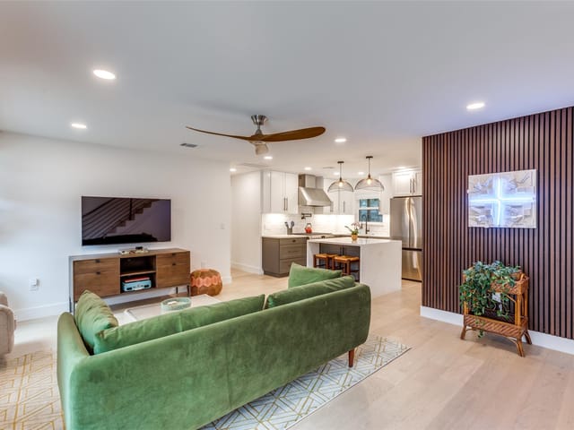 2209 Fair Oaks DR