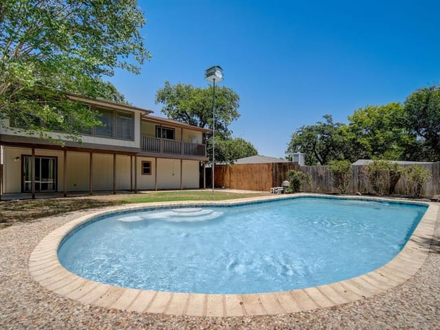2209 Lear Ln