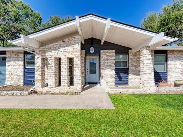 2209 N Celia DR
