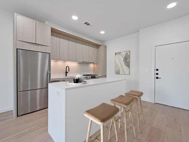 2209 S 1st St Unit #218