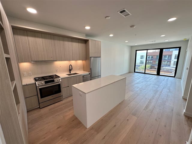 2209 S 1st ST Unit #302