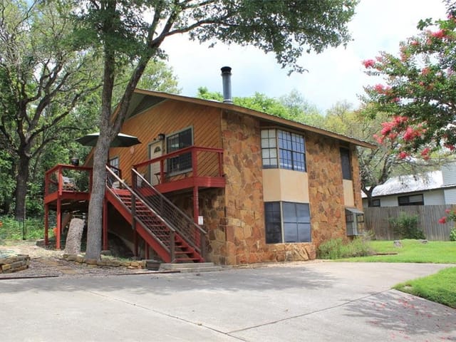 2209 Saratoga Dr