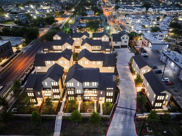 2209 Woodland Ave Unit #1202