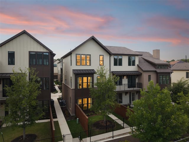 2209 Woodland Ave Unit #203