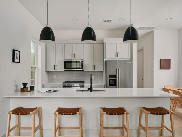2209 woodland Ave Unit #401