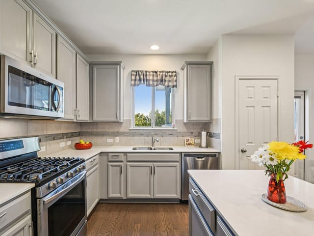 221 Bonnet Blvd