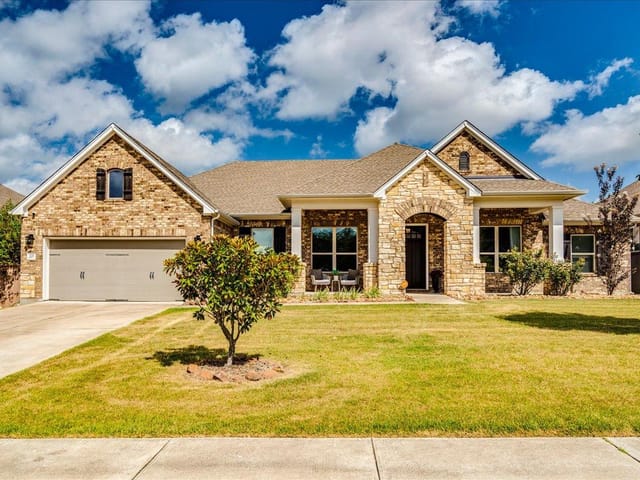 221 Clearwater WAY