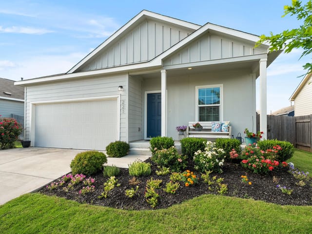 221 Gabriels Bluff DR