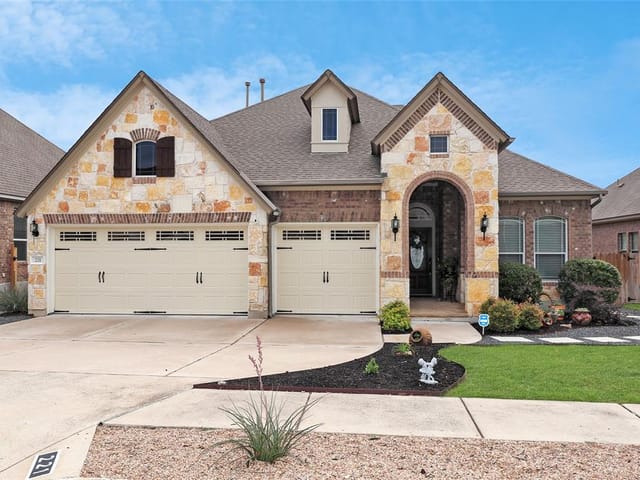221 Southern Cross Dr