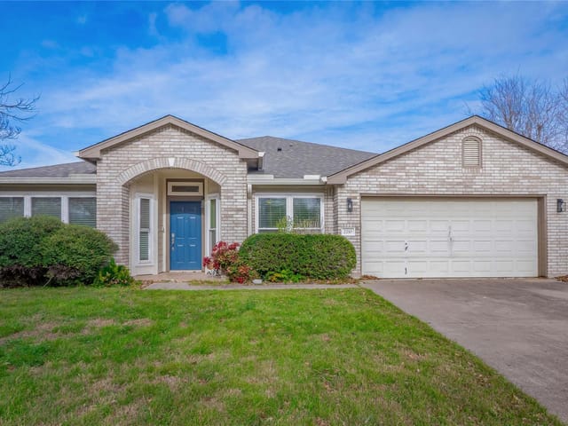 2210 Calumet Dr