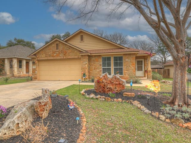 2210 Meadow View Dr