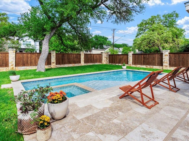 2210 Meadowbrook DR
