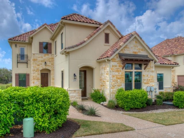 2210 University Club Dr Unit #12B
