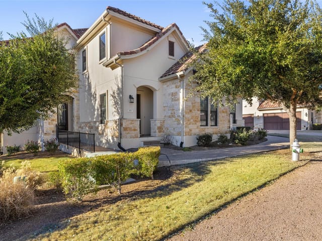2210 University Club Dr Unit #4A